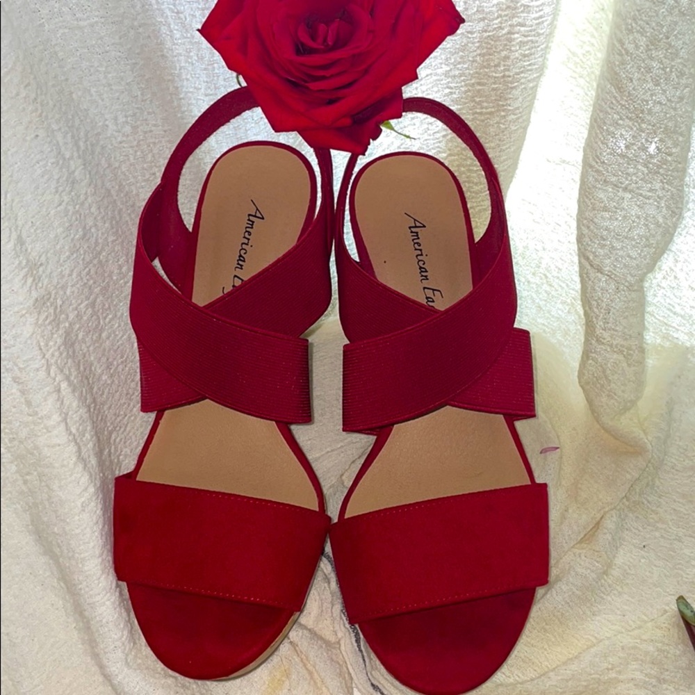 AMERICAN EAGLE WEDGES size 6.5